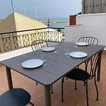Atico Con Terraza 公寓 坎布里尔斯